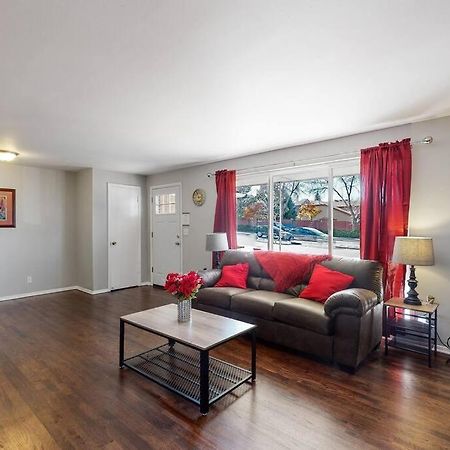 Large Remodeled Home With 5 Bedrooms 4 King Bed Centennial Eksteriør bilde