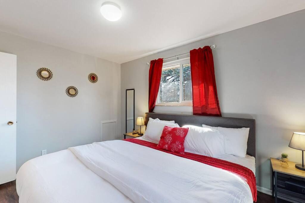 Large Remodeled Home With 5 Bedrooms 4 King Bed Centennial Eksteriør bilde