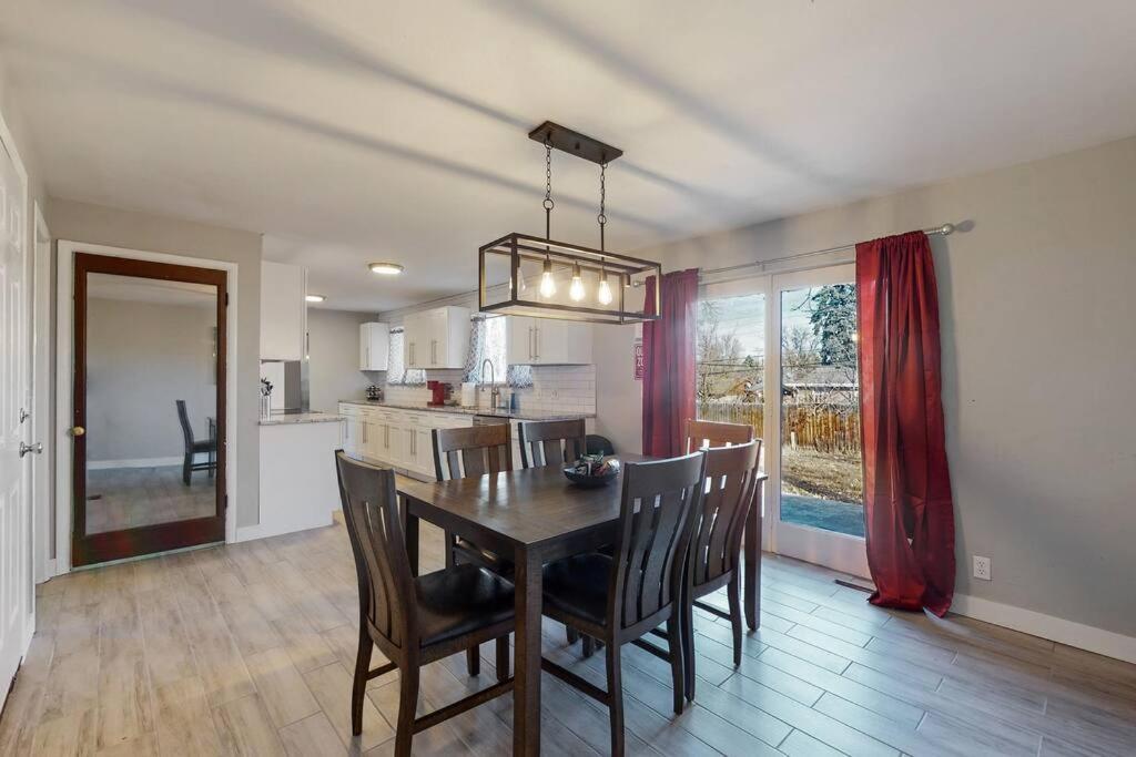 Large Remodeled Home With 5 Bedrooms 4 King Bed Centennial Eksteriør bilde