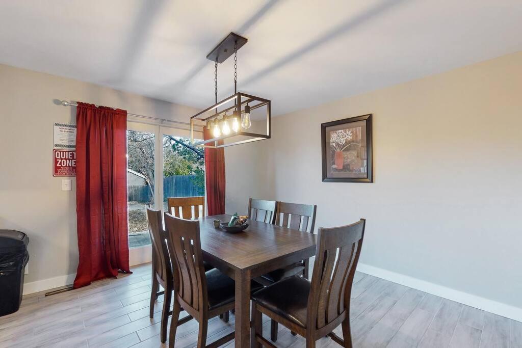 Large Remodeled Home With 5 Bedrooms 4 King Bed Centennial Eksteriør bilde